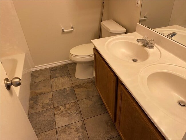 Building Photo - 804 Sherry Dr