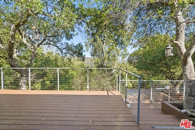 Building Photo - 21273 Entrada Rd