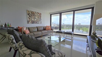 Building Photo - 3731 N Country Club Dr