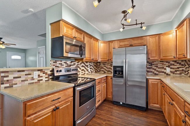 Building Photo - 618 E Johnston St