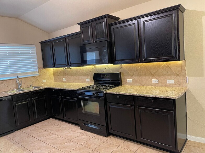 Building Photo - 1413 Blake St