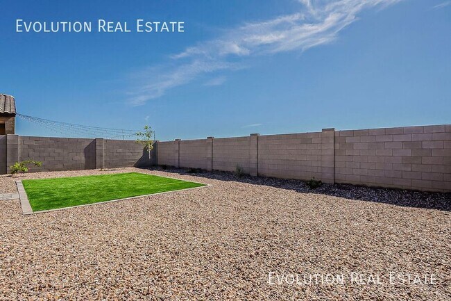 Building Photo - 11461 E Ulysses Ave