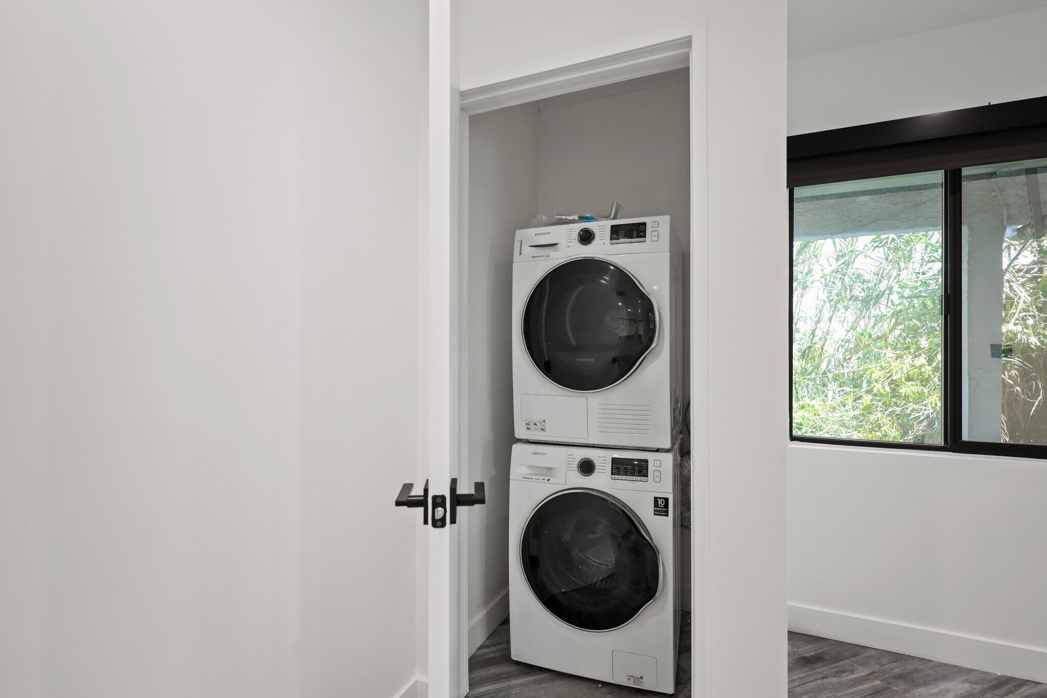 Building Photo - 230 S Carondelet St