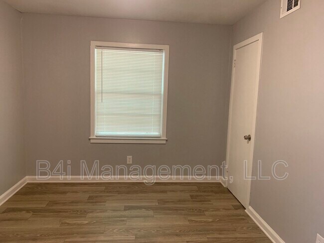 Building Photo - 1045 Enoch Dr