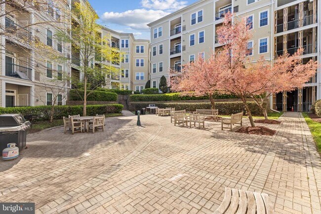 Building Photo - 2465 Army Navy Dr