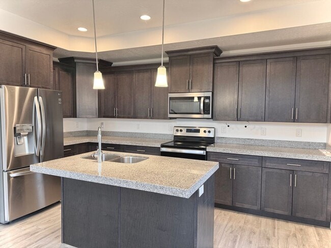 Building Photo - Townhome Available Now- Longer Lease Options