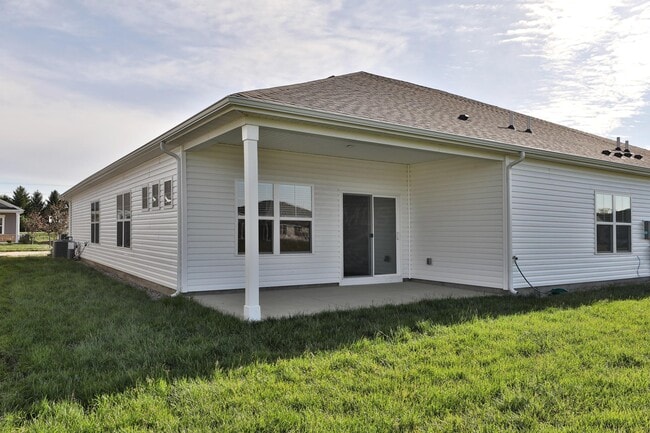 Building Photo - 738 Maria Dr
