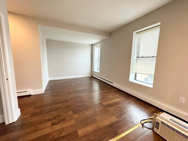 Building Photo - 15 Ruggles St