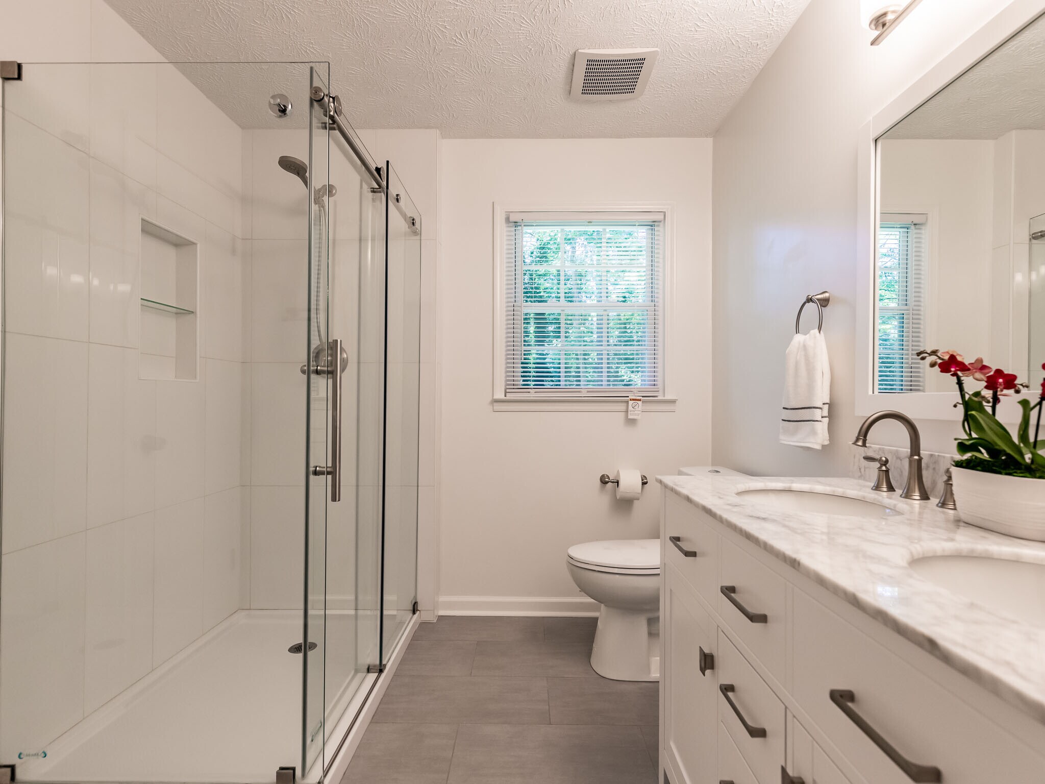 Building Photo - 4133 Thornwall Dr