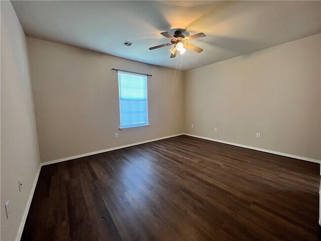 Building Photo - 1102 Tunbridge Dr