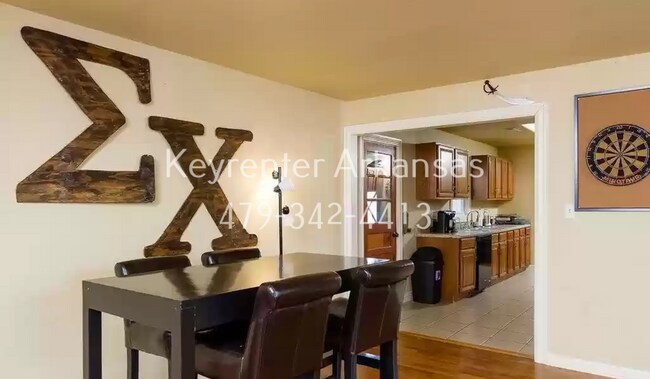 Building Photo - Beautiful Home Near the University!