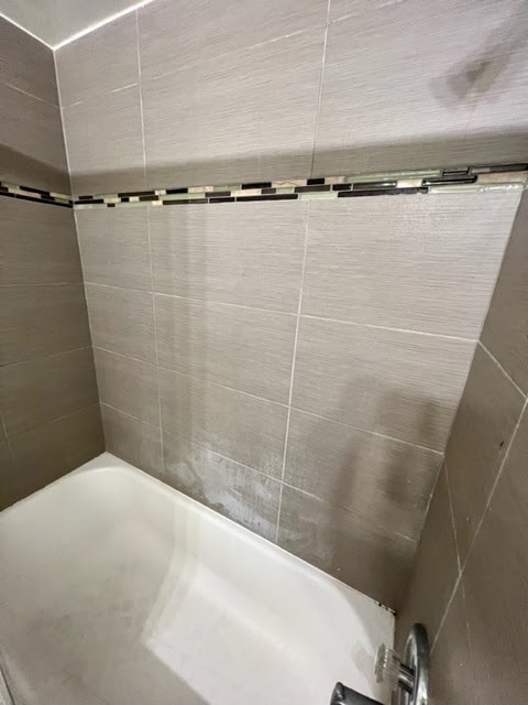 Building Photo - 4801 N Ridgeway Ave