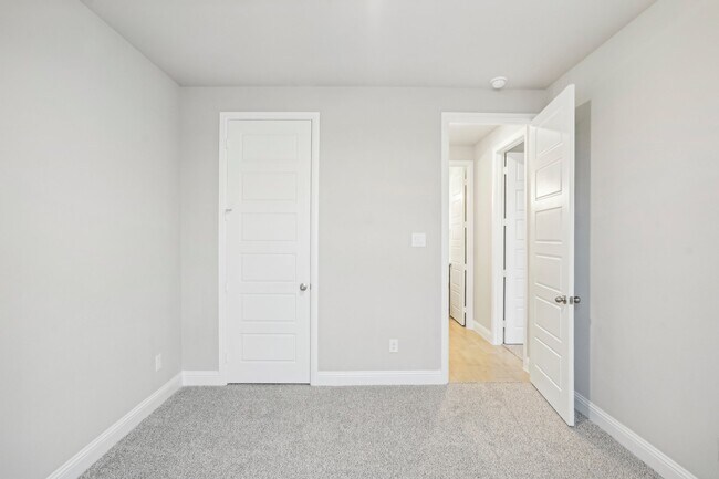 Building Photo - 1176 Paradise Pkwy