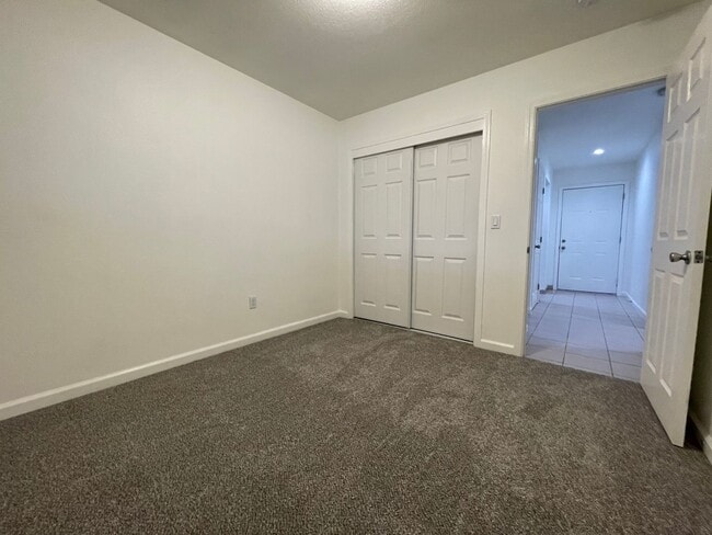 Building Photo - Charming 3-Bedroom, 2-Bathroom Single-Story Home in Sacramento!