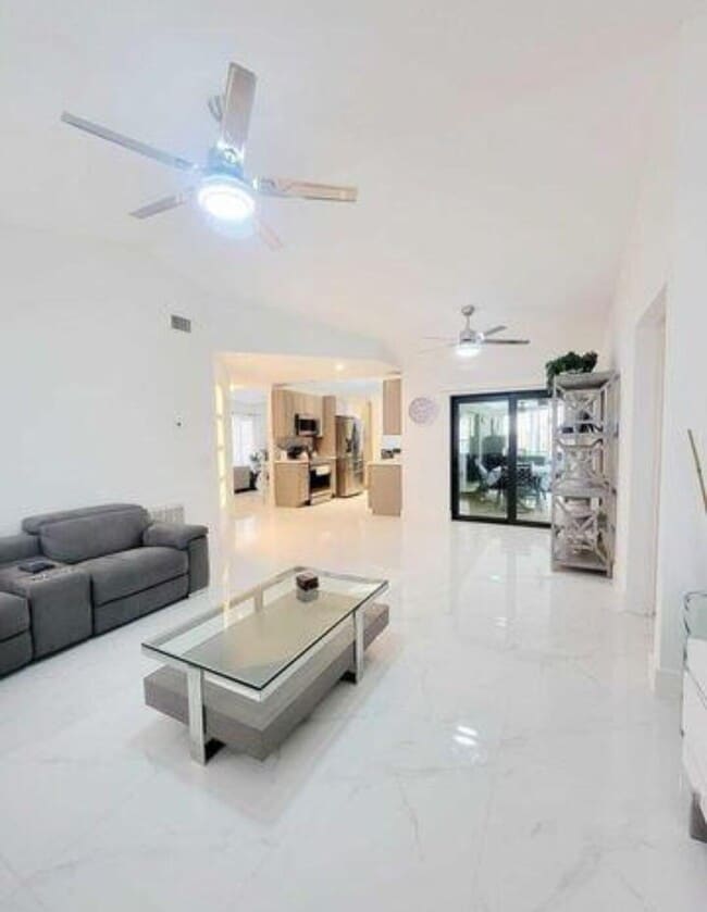 Building Photo - 1697 SW Clover St