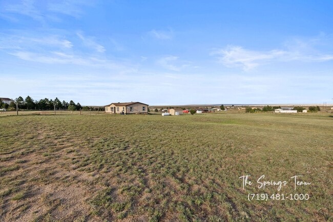 Building Photo - MODERN UPGRADES AND RURAL LIVING IN PEYTON - Security Deposit Waiver Available