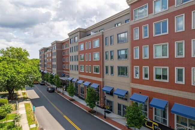 Building Photo - 221 E Main St