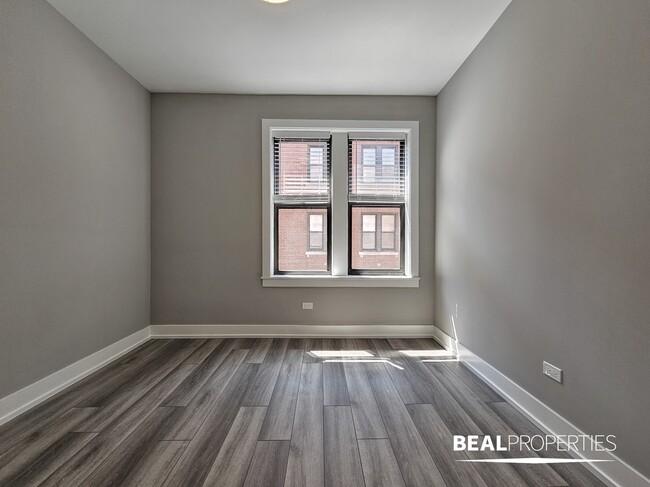 Building Photo - 3943 N Janssen Ave