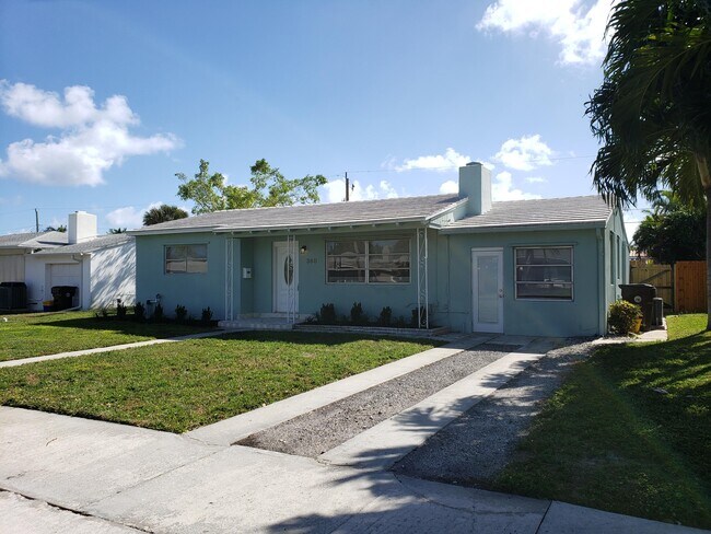 Building Photo - 360 Laurie Rd
