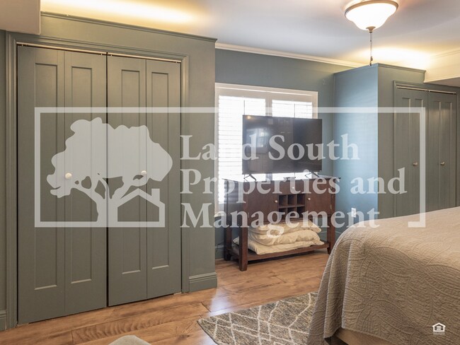 Building Photo - 327 Easton Dr