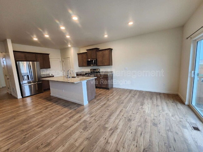 Building Photo - 508 Ledge St