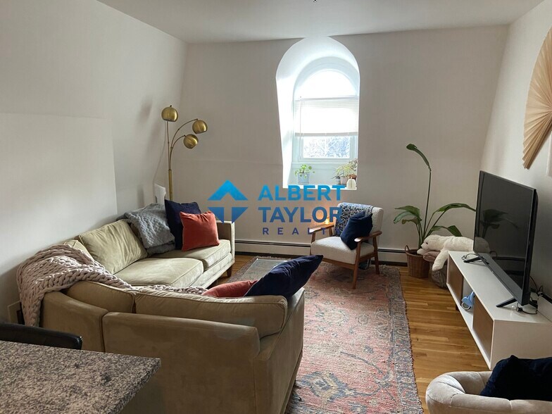 Building Photo - 176 Northampton St