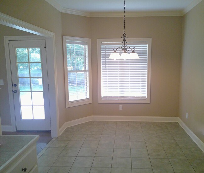 Building Photo - 141 Creekside Dr