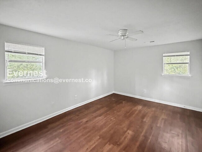 Building Photo - 248 Foxglen Rd