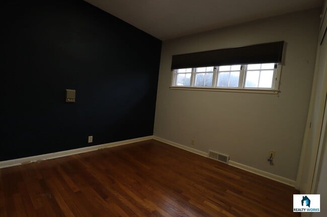 Building Photo - Amazing 2 bed Home!