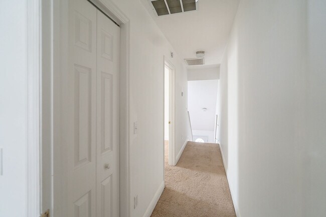 Building Photo - 3384 Sawtooth Dr