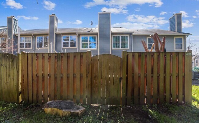 Building Photo - 980 Breakwater Dr