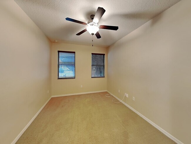 Building Photo - 11843 Verrazano Dr