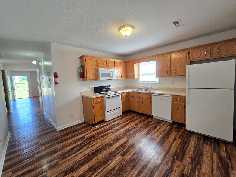 Building Photo - 273 A Executive Ave, Clarksville, TN 37042