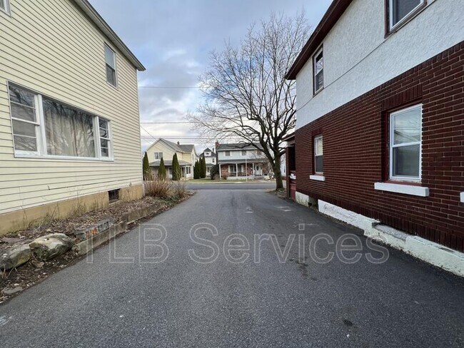 Building Photo - 221 3rd St