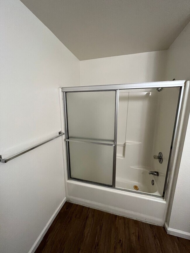 Building Photo - 1356