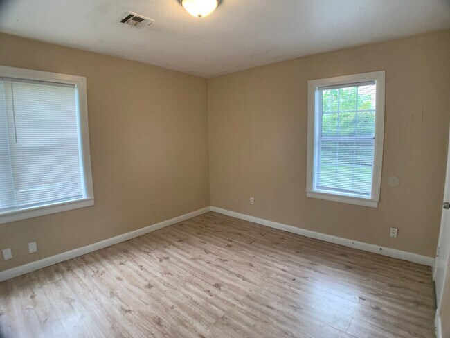 Building Photo - Three Bedroom SW OKC