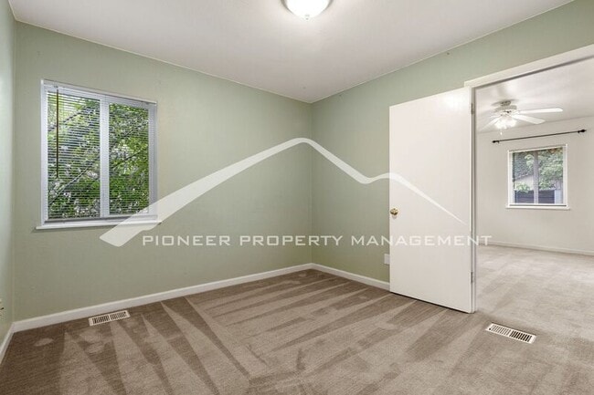 Building Photo - 3273 S Forest St