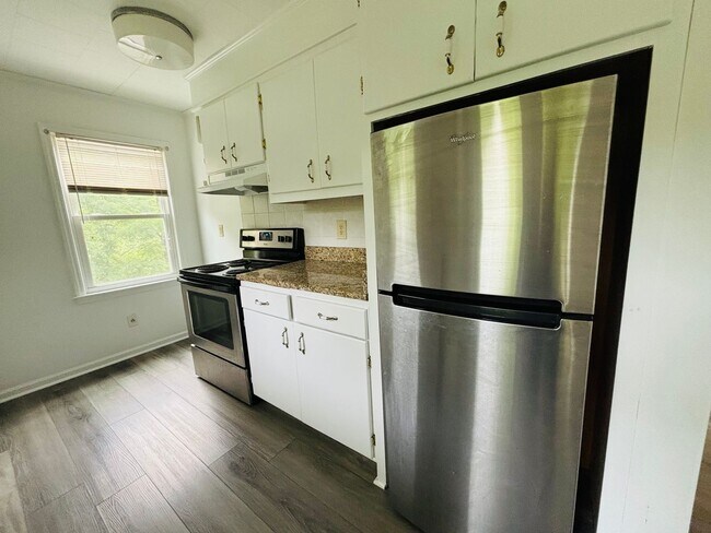 Building Photo - 1480 Boxwood Dr