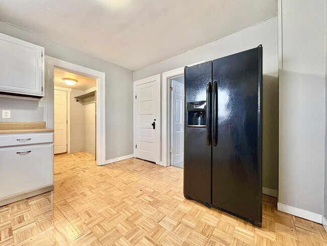 Building Photo - 1909 S Brookfield St