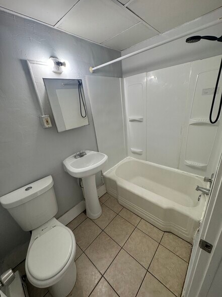 Building Photo - 1521 Wakeling St