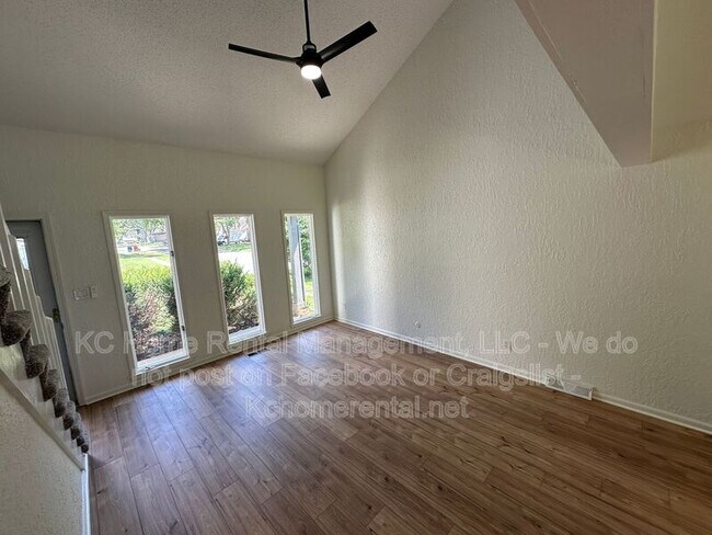 Building Photo - 3870 SW Harbor Dr