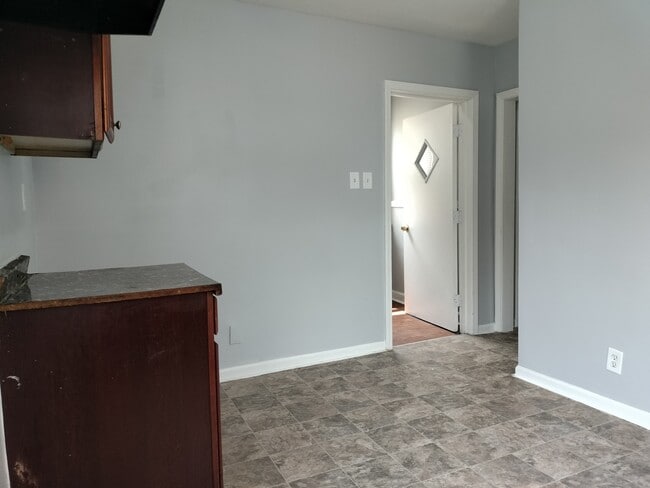 Building Photo - 10619 S Perry Ave