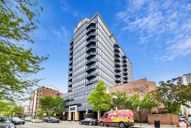 Building Photo - 1309 N Wells St