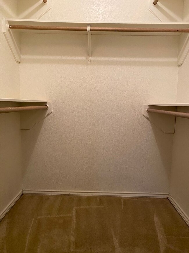 Building Photo - Half Duplex ready for immediate move-in!