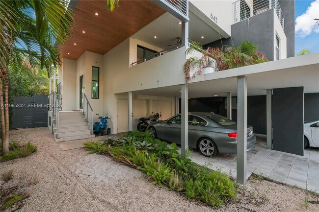 Building Photo - 640 Fernwood Rd