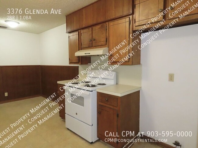 Building Photo - Water Paid! Cozy 2 Bedroom Duplex w/Fenced...