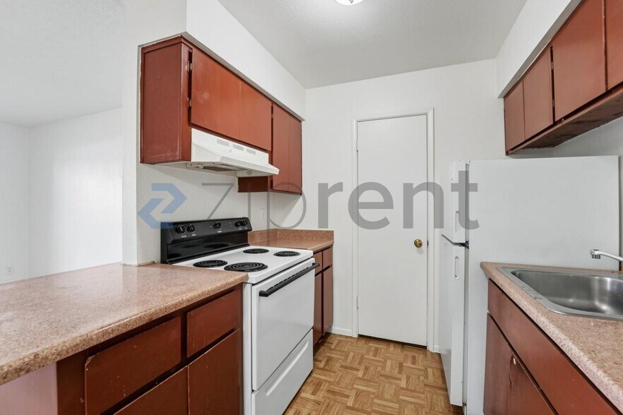 Building Photo - Unit 111