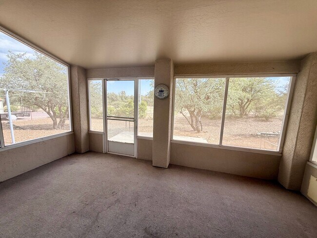 Building Photo - Beautiful 4-Bedroom Home in Desirable Pres...