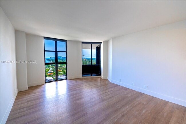 Building Photo - 2000 Towerside Terrace