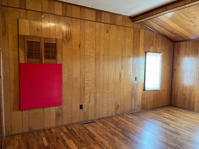 Building Photo - Country living at a great Price.